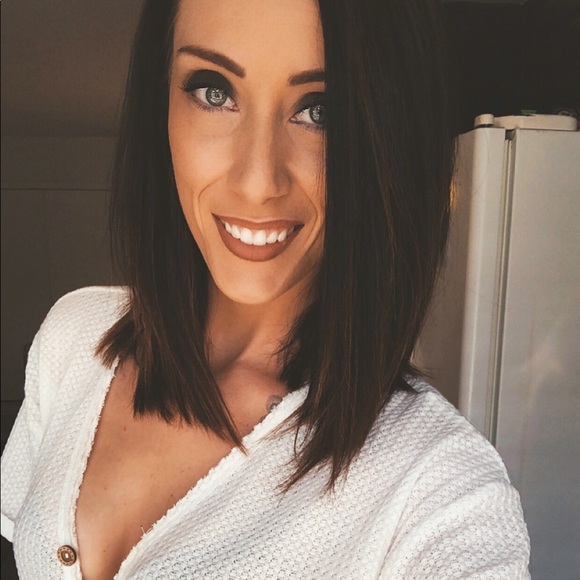 Meet your Posher, Katy - Picture 1 of 2